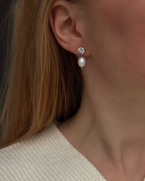 Earrings with hand-embroidered pearls, Steel, класична перлина