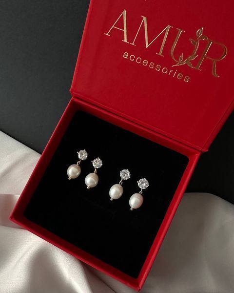 Earrings with hand-embroidered pearls, Steel, класична перлина